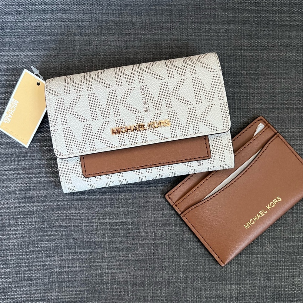 NWT MICHAEL KORS LEATHER JET SET CHARM MEDIUM 2 IN 1 WALLET - Picture 1 of 8